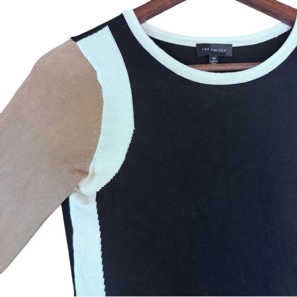 The Limited Black and Tan 3/4 Sleeve Crew Neck Sweater - Picture 6 of 13